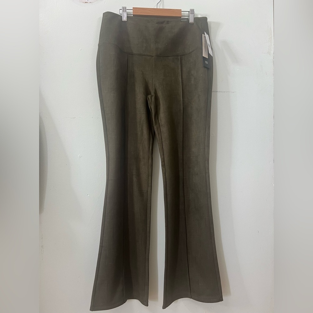 NWT LIVERPOOL PEARL FLARE FAUX SUEDEโ OLIVE GREEN PULL ON PANTS SIZE L